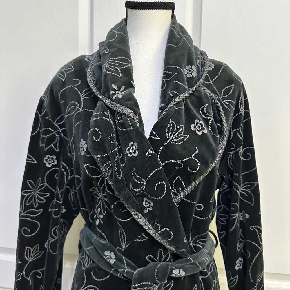 Vintage Diamond Tea Neiman Marcus Velvet Belted Robe Long M Silver Floral Print